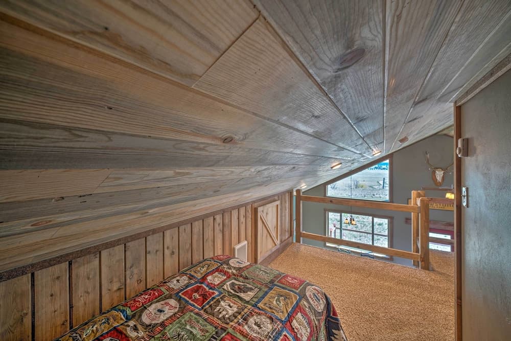 Mtn-view Cabin 40 Mi to Yellowstone Ntl Park!