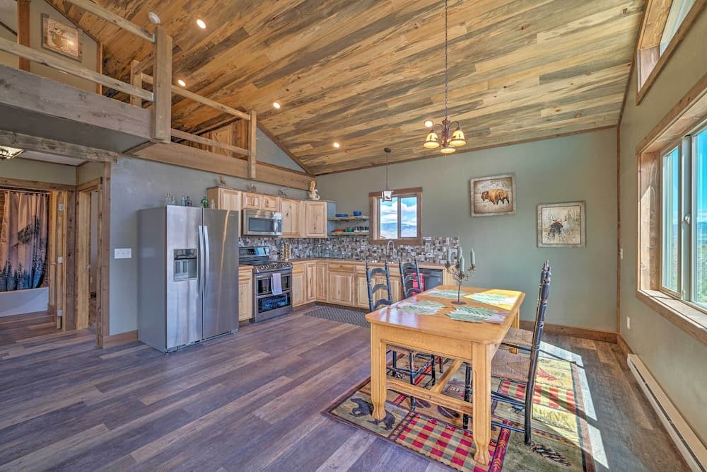 Mtn-view Cabin 40 Mi to Yellowstone Ntl Park!