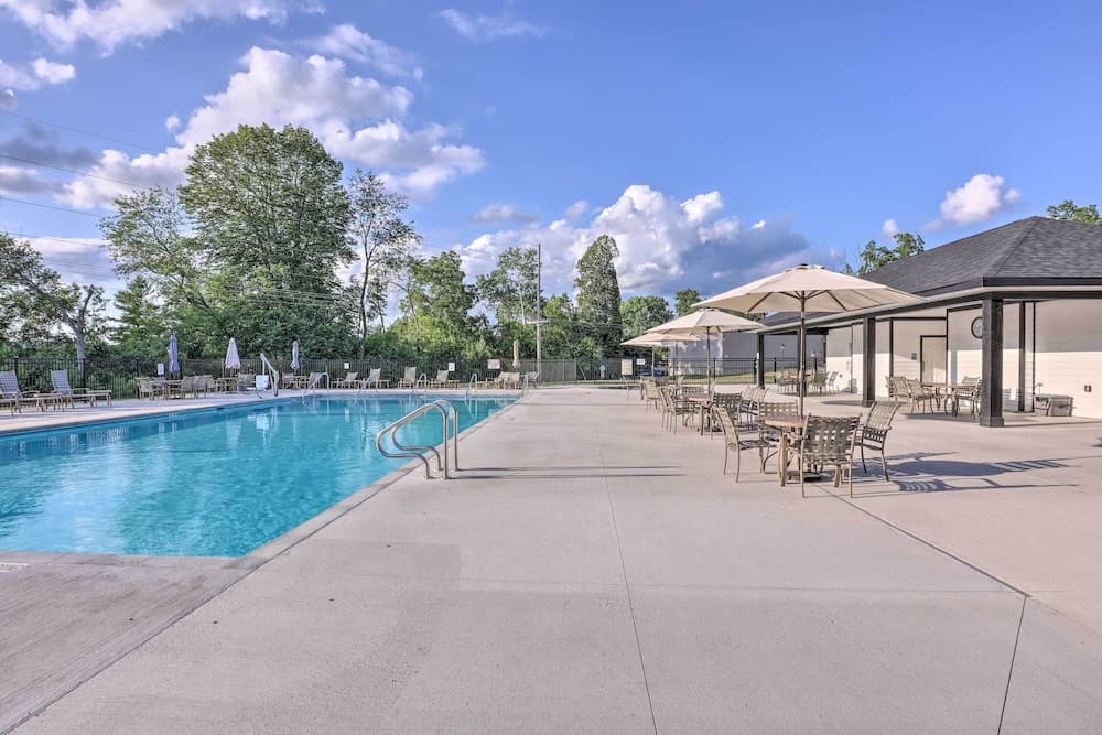 Interlaken Villa w/ Patio, Steps to Ridge Resort!