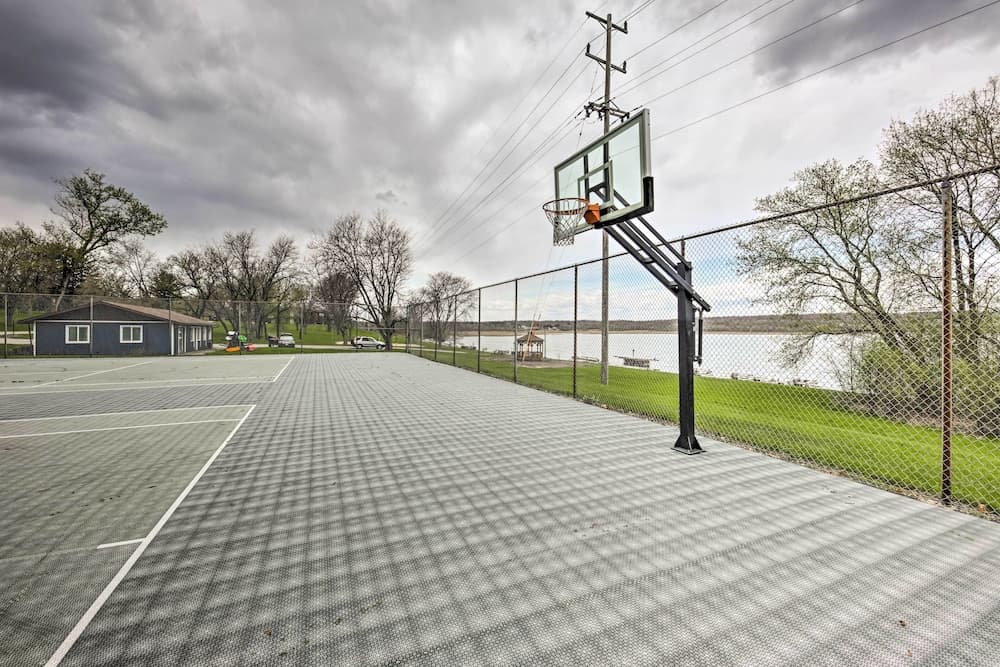 Interlaken Villa w/ Patio, Steps to Ridge Resort!