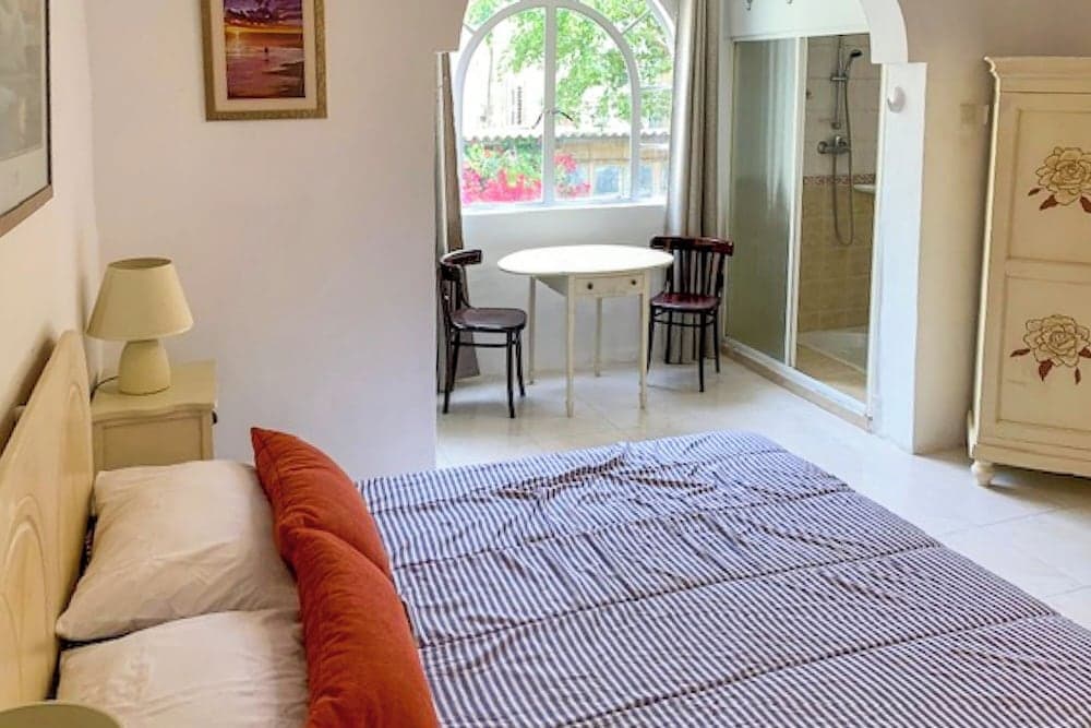 Bougainvillea Breeze & Marina View