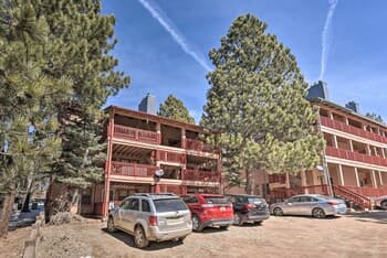 Rustic Angel Fire Condo < 1 Mile to Ski Resort!