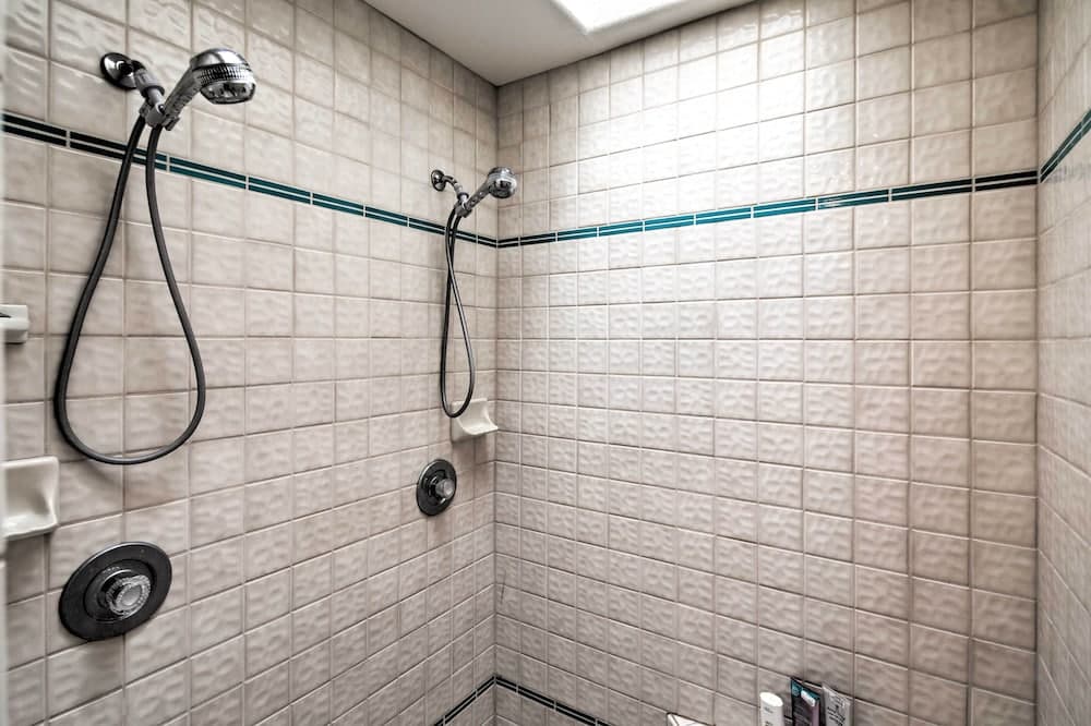 Patio, Rooftop Deck & Mtn Views: Lake Havasu Home!