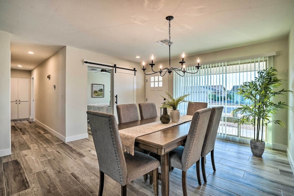 Patio, Grill: Home on Golf Course in Sun City!