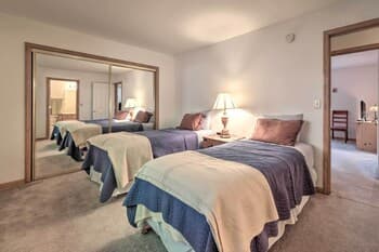 Serene Woodland Cabin: 4 Mi to Big Tree State Park