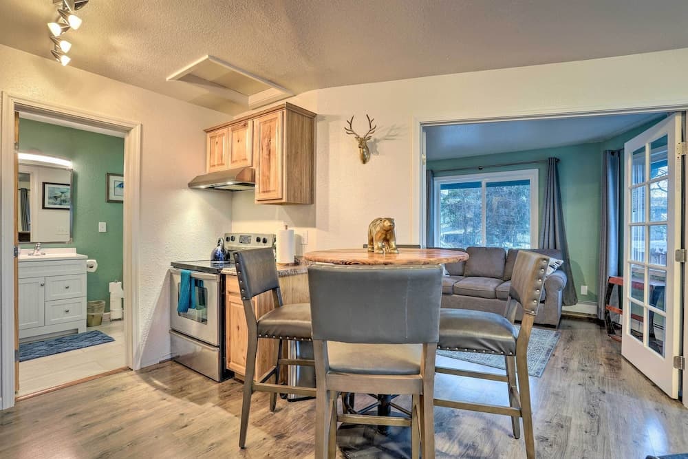 Coastal-view Apartment Near Downtown Anchorage!