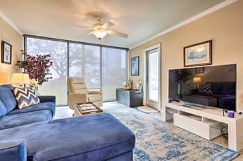 Ground-floor Condo - Walk to Beach & Casino!