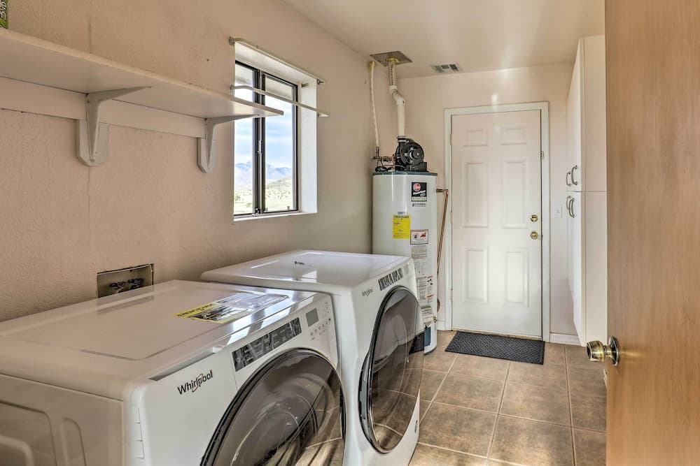 Elgin Home w/ Mountain Views ~ 3 Miles to Wineries