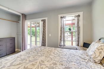 Cozy North Bend Getaway Near Dunes + Ocean!