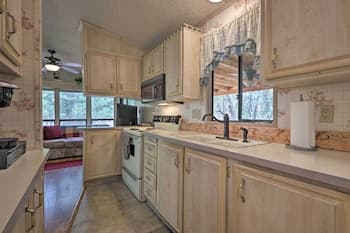 Show Low Home w/ Deck & Grill - 13 Mi to Hon-dah!