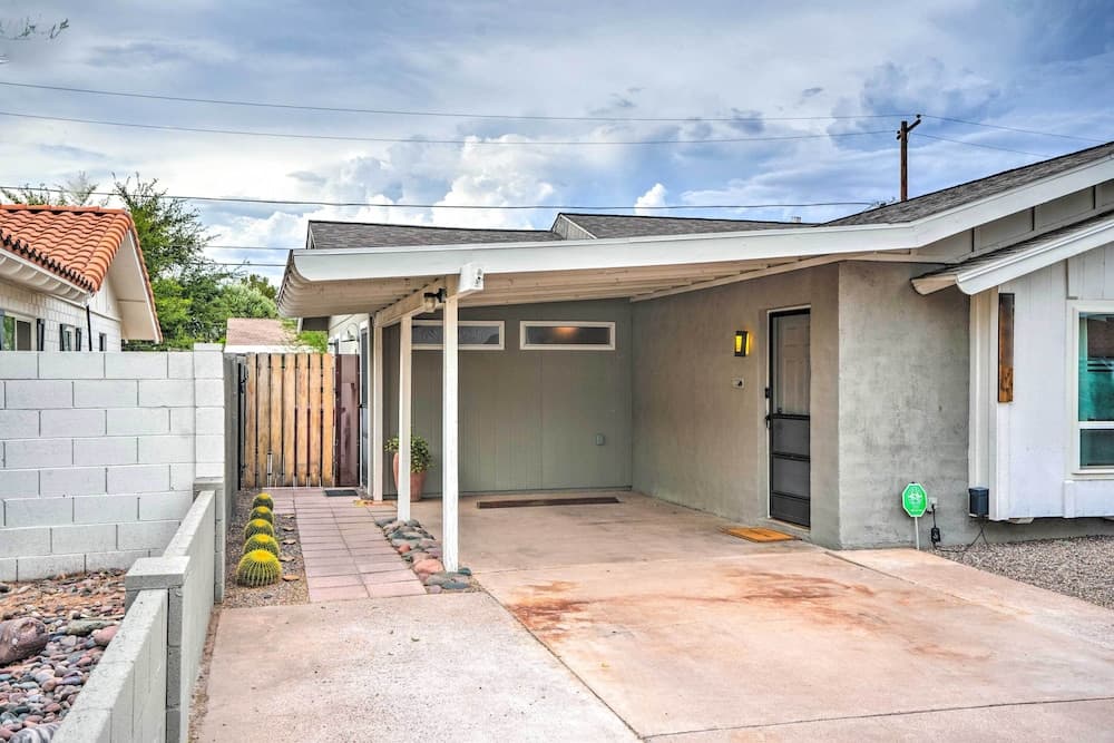 1 Mi to Old Town Scottsdale: Home w/ Putting Green