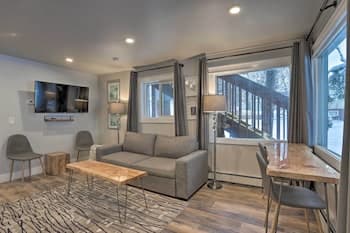 Modern Anchorage Getaway, Steps From Coastal Trail