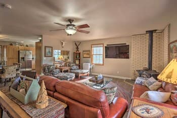 Modern Strawberry Cabin w/ Hammock, Deck, Fire Pit