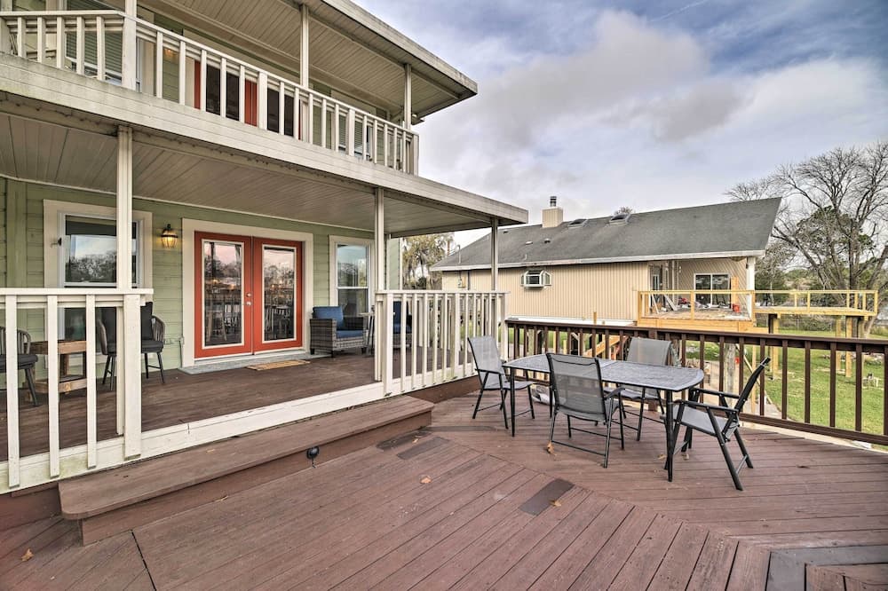 Waterfront San Jacinto River Home w/ Boat Slip!