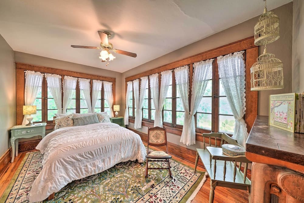 Classy Colonial House w/ Furnished Sunroom!