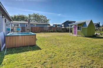 Coastal Getaway by Pebble Beach & Redwoods!