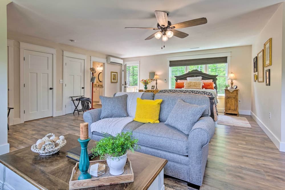 Near Parks, Trails & Lakes: Quaint Landrum Escape!