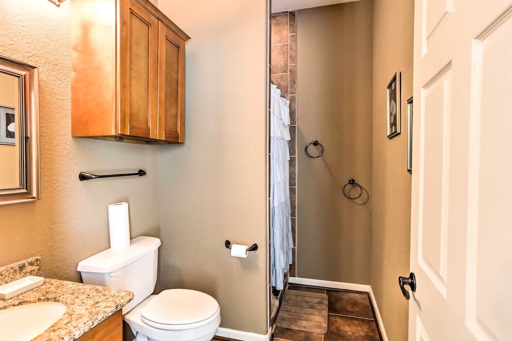 Texas Vacation Rental w/ Fireplace, Near Lakes