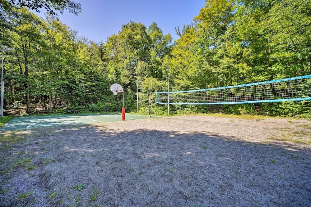 Wilmington Retreat w/ Deck, Lake Views & Game Room