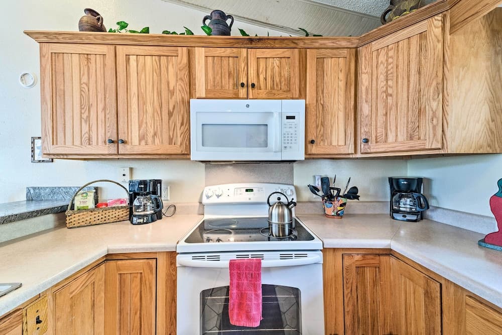 Ruidoso Home w/ Private Wet Bar & Pool Table