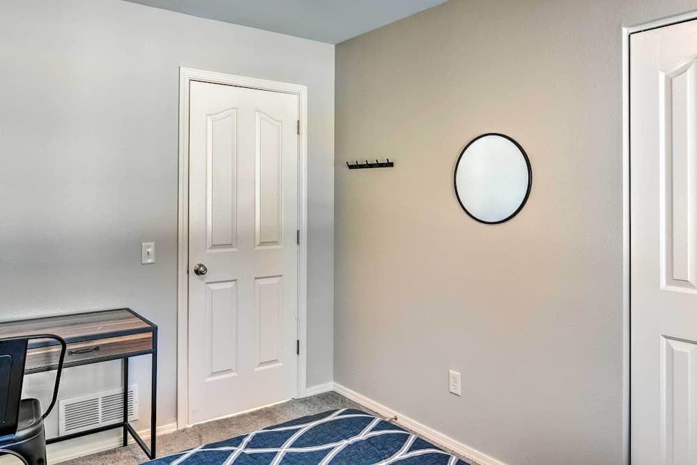 Peaceful Anchorage Getaway 12 Mi to Downtown!