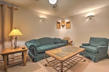 Vivid 'cedar Ridge' Cabin ~ 23 Miles to Wichita!