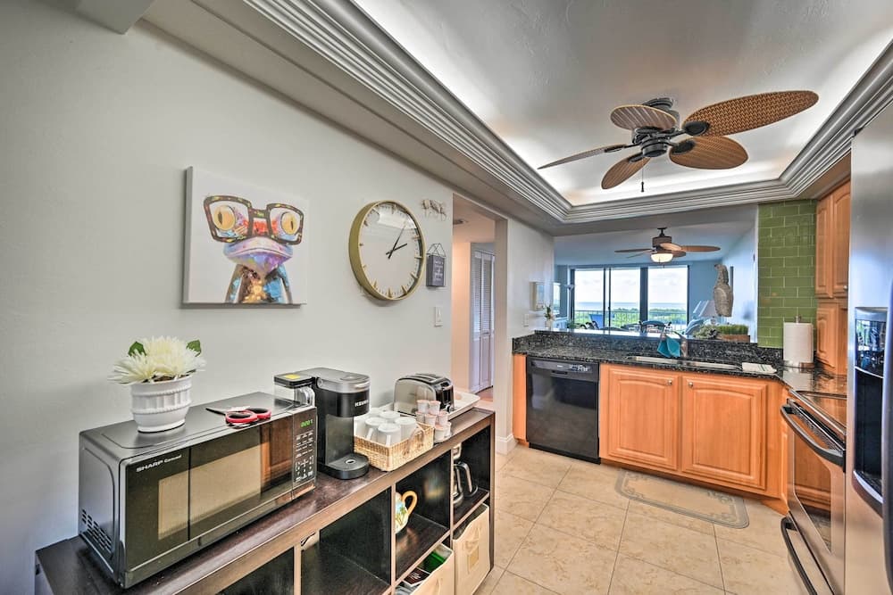 Resort-style Condo w/ Pool, Gym, Tennis + More!