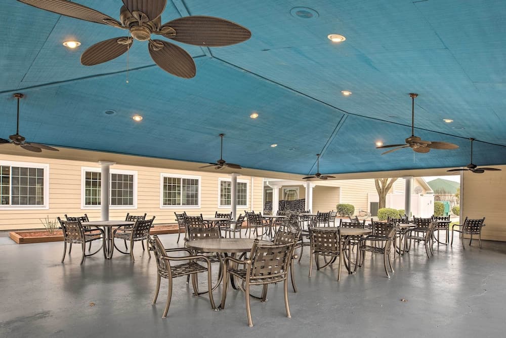 Pool & Step-free Access: Branson Resort Condo!