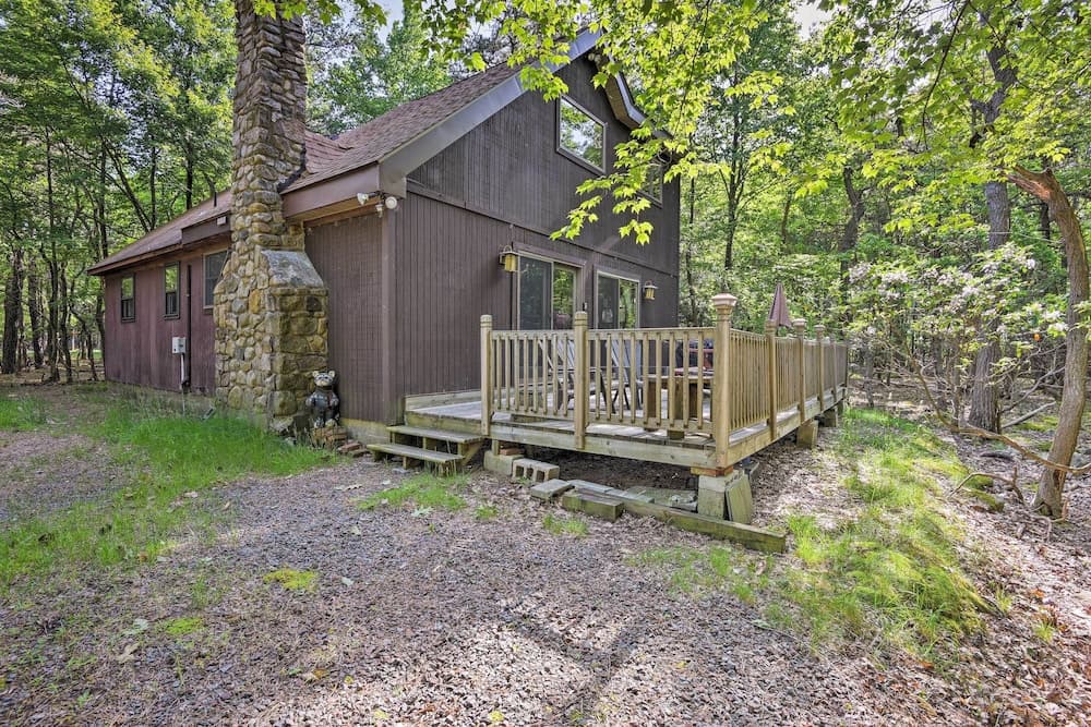 Deck & Big Boulder Views: Lake Harmony House!