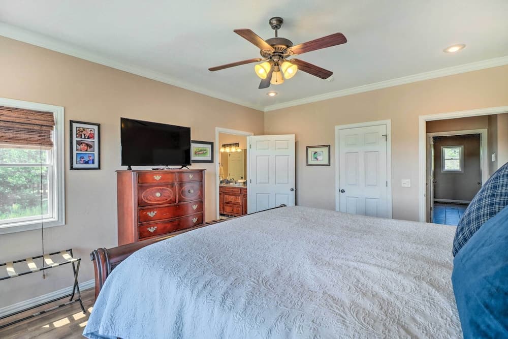 Bull Shoals Retreat w/ Panoramic River Views!