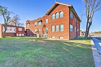 Pet-friendly Enid Apt ~ 1 Mi to Historic Dtwn