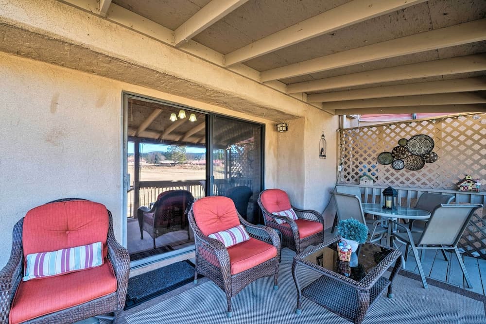 Condo on Golf Course: 2 Mi to Grindstone Lake!