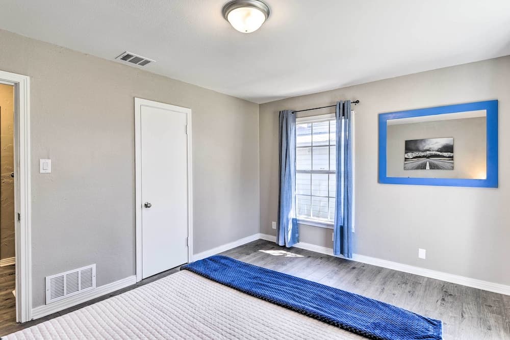 1 Mi to At&t Stadium: Downtown Arlington Home