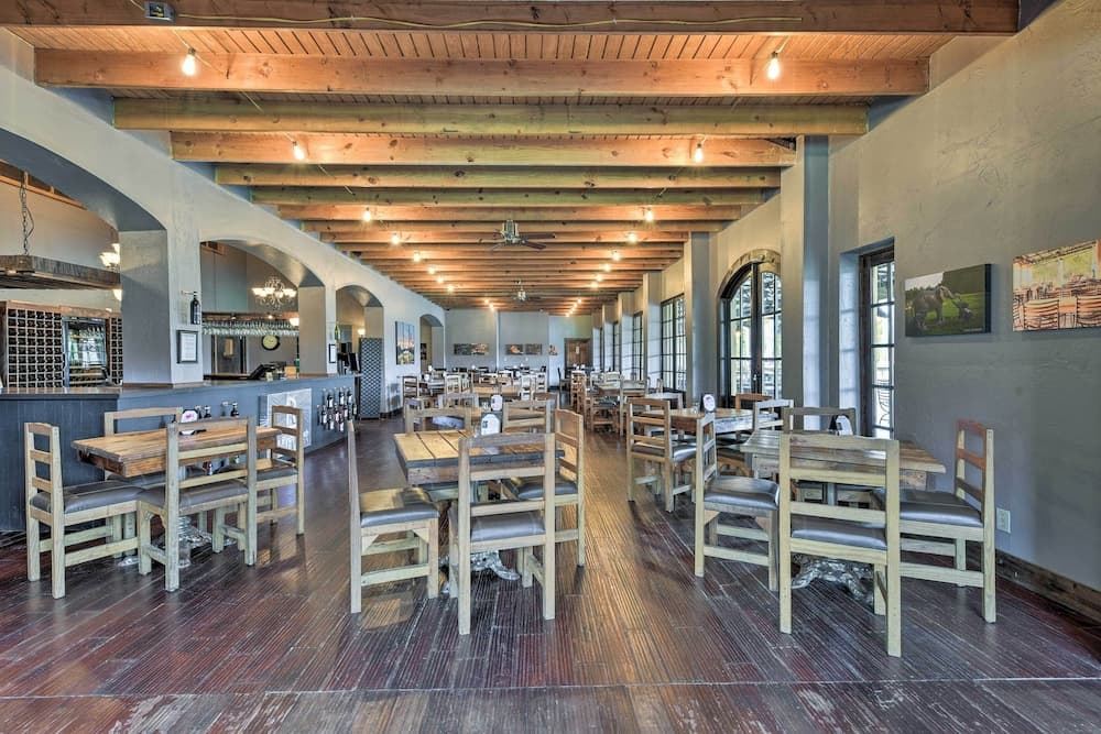 Blue Jay Cottage' - Pittsburg Studio on Winery!