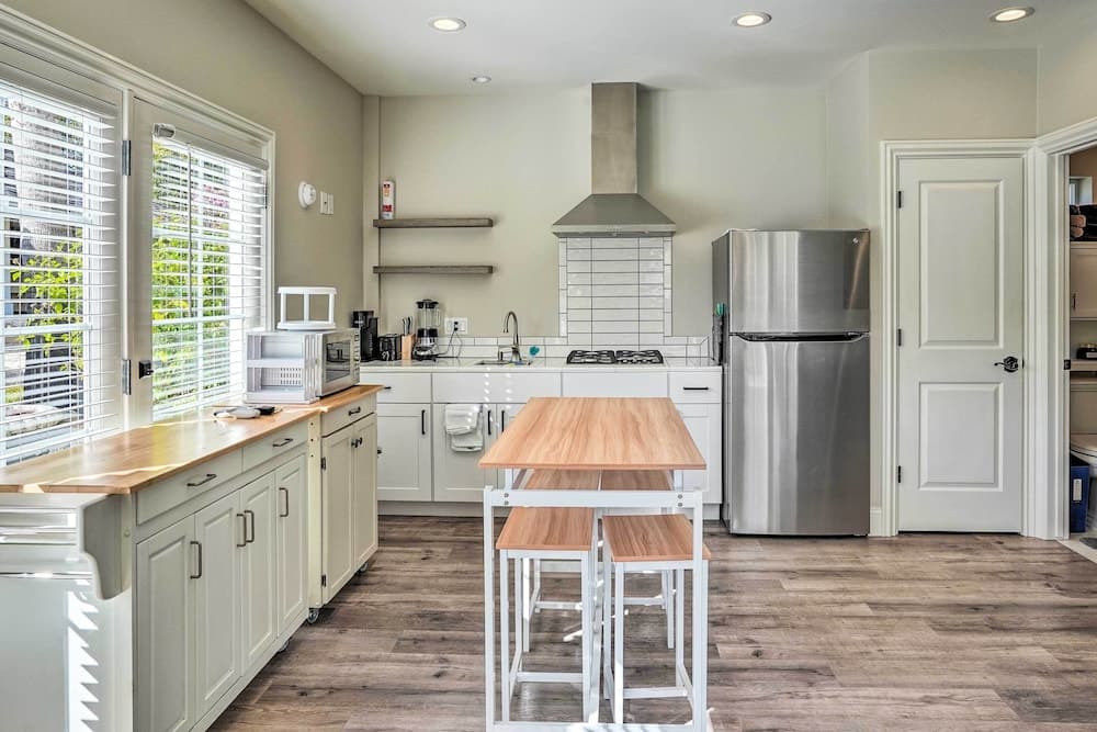 Pleasant Hill Studio w/ Pool & Hot Tub Access