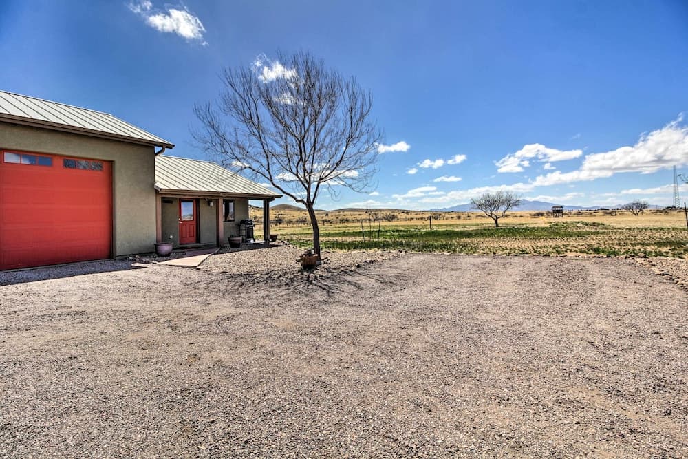 Cozy Elgin Casita w/ Gas Grill: Pets Welcome!