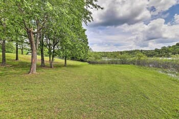 6-acre Rogers Retreat w/ Ramps on Beaver Lake!