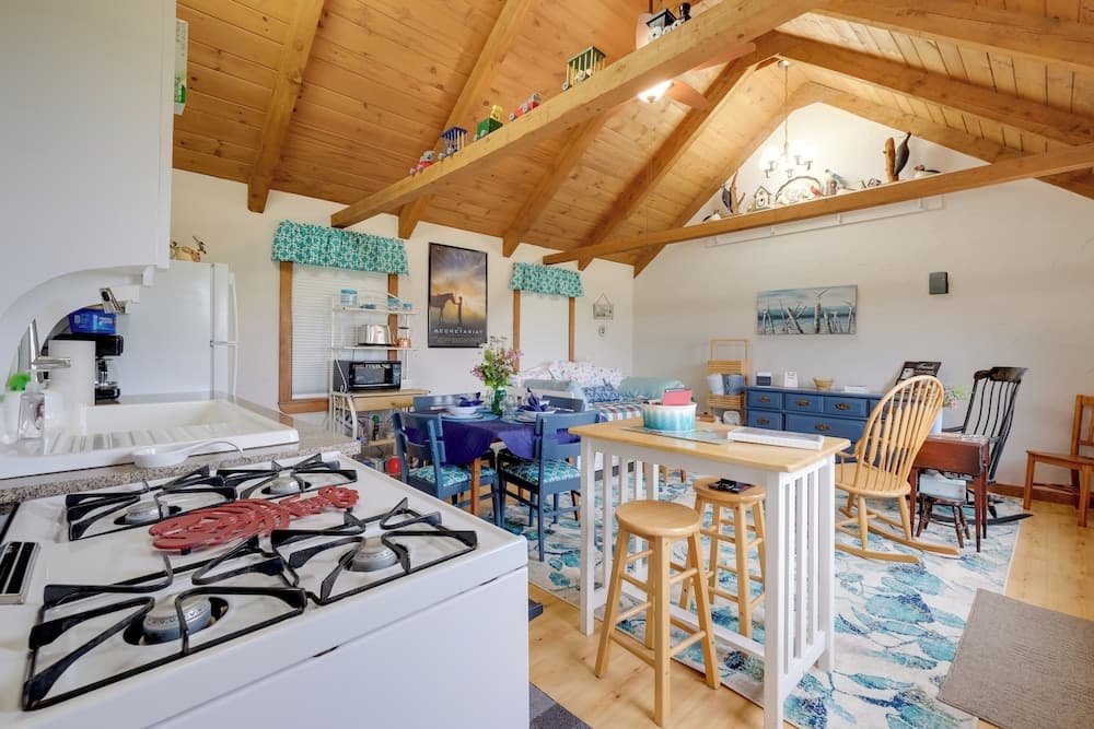 Historic Cottage on Horse Farm: Firepit & BBQ