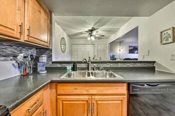 Sunny Mesa Abode, 6 Mi to ASU & Aquarium!
