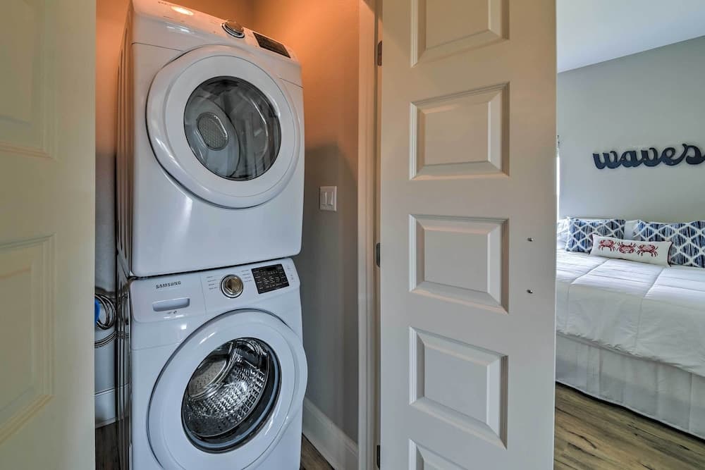 Deck & Ocean Views: Home in Crystal Beach!