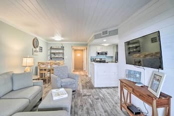 Fernandina Beach Condo, Steps to Shore & Pool!