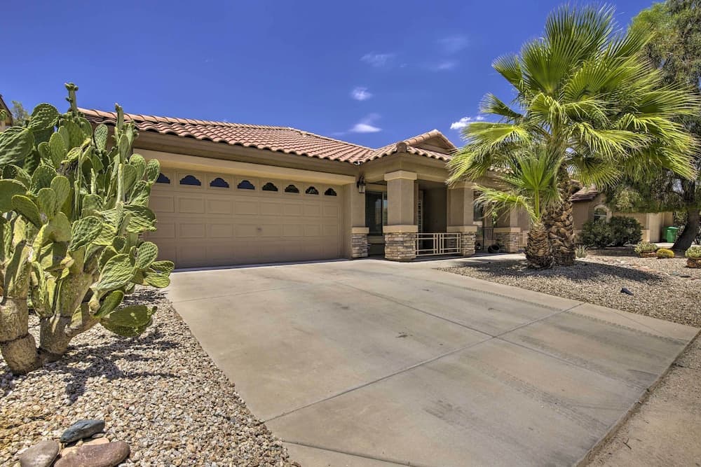 Chic Maricopa Getaway w/ Outdoor Oasis & Pool