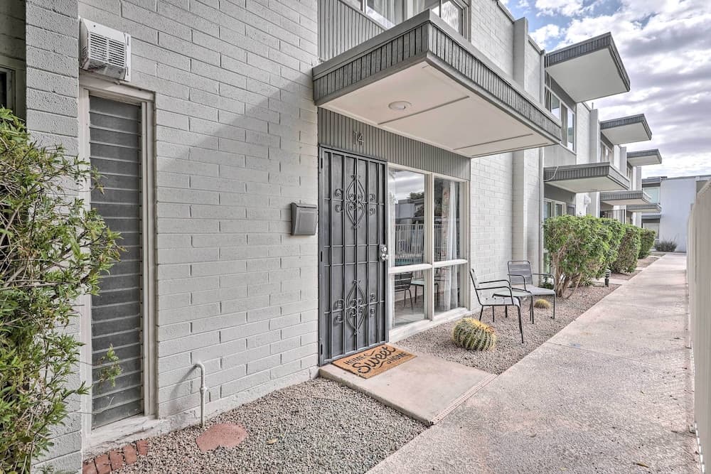Chic Scottsdale Home w/ Balcony, Walk to Old Town!