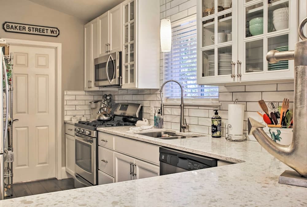 The Lake House in Rathdrum w/ Beach & Fire Pit