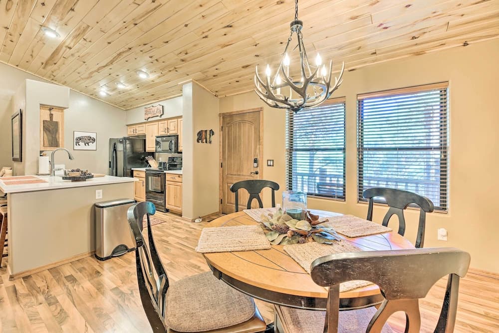 Peaceful Pines Cabin ~ 3 Mi to Fool Hollow Lake!