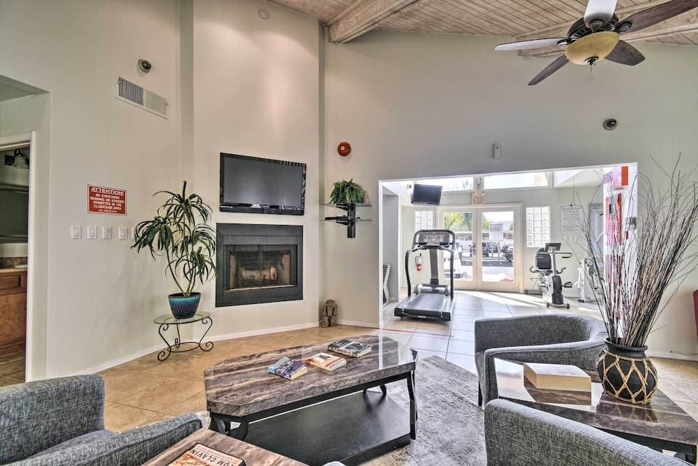 Pool, Hot Tub & Golf Course Views: Scottsdale Home