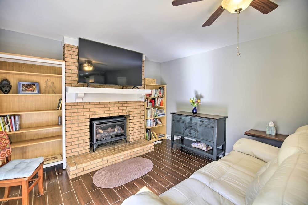 Lakefront Kingsport Home w/ Private Hot Tub!