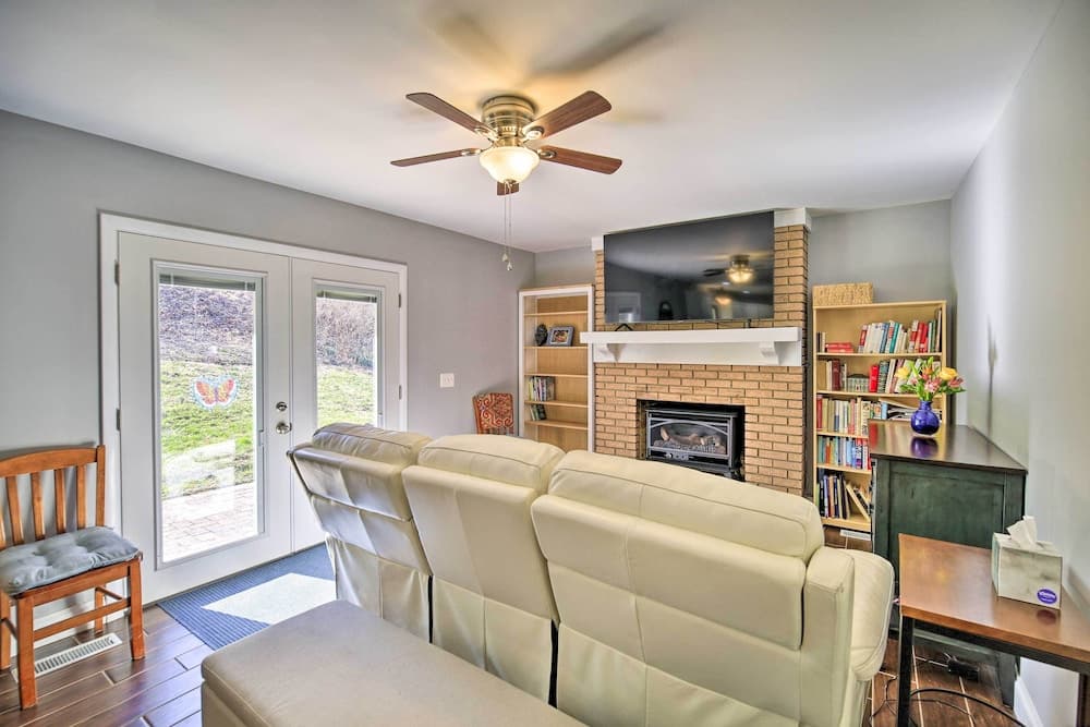 Lakefront Kingsport Home w/ Private Hot Tub!