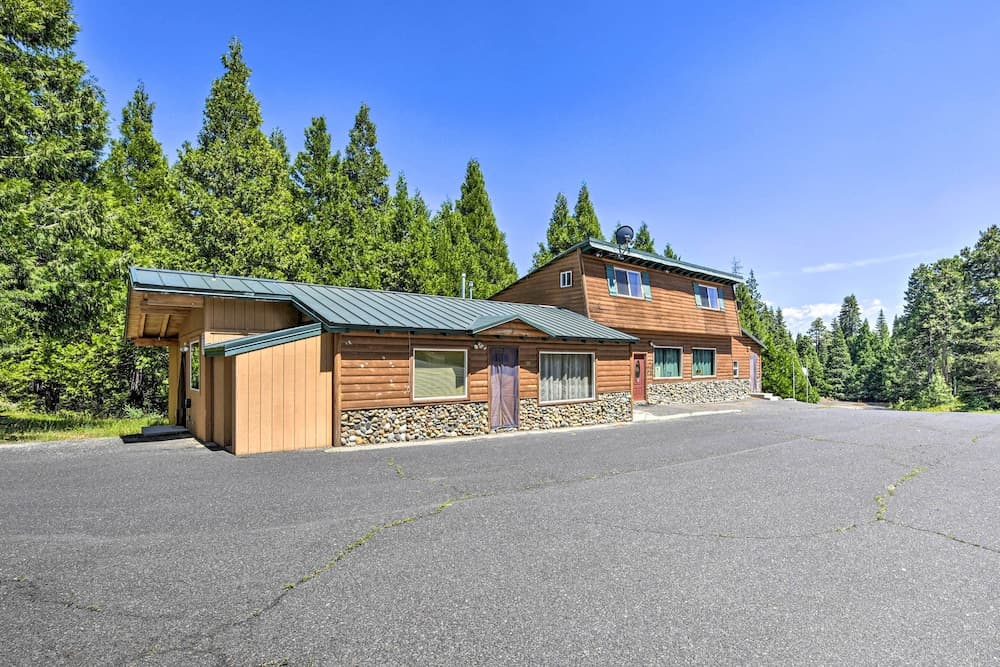 Secluded Camp Connell Home w/ Deck + Fireplace!