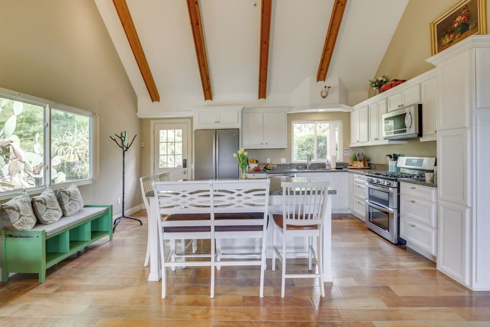 Hot Tub + Balcony: Rainbow Retreat Near Wineries!